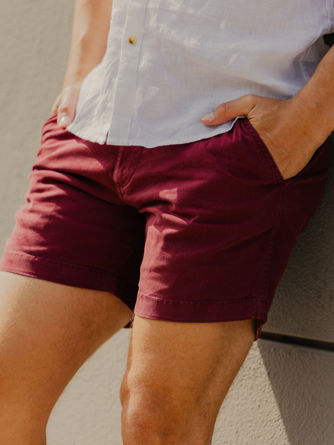 Man in Stretch Short Brick with Linen Short Sleeve Shirt in White 
