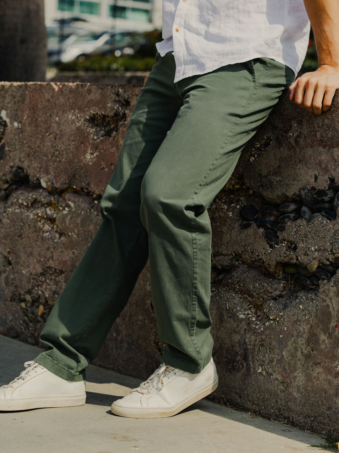 Man in Stretch Easy Pant in fern in urban environment