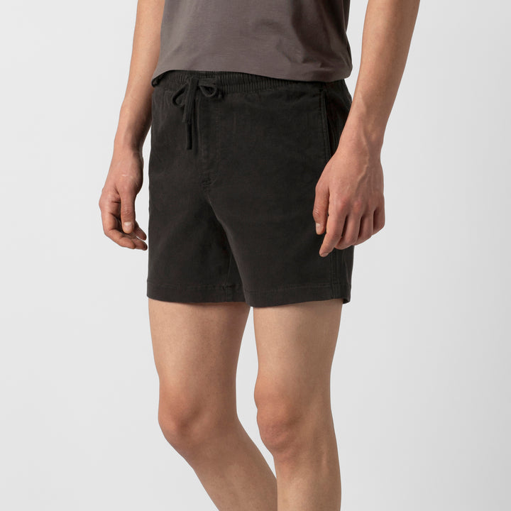 Alto Short 5.5" Black side on model
