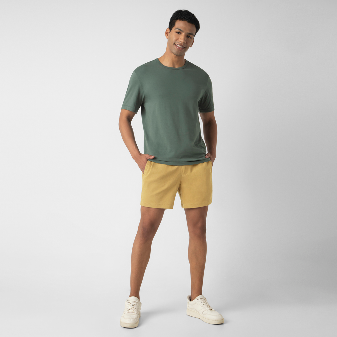 Alto Short Khaki 5.5" full body on model