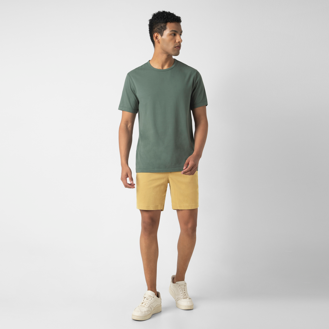 Alto Short 7" Khaki full body on model