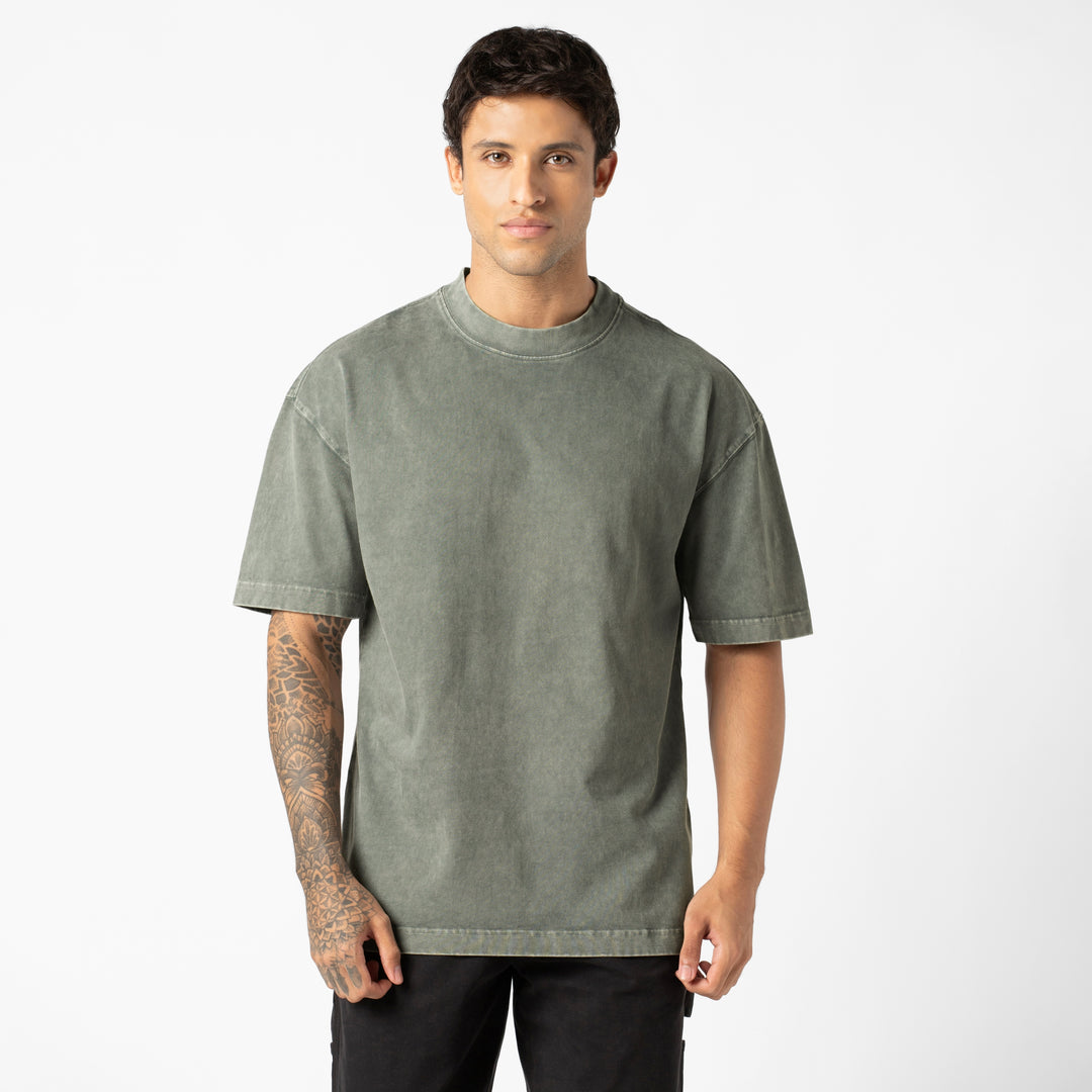 Boxy Tee Graphite front on model