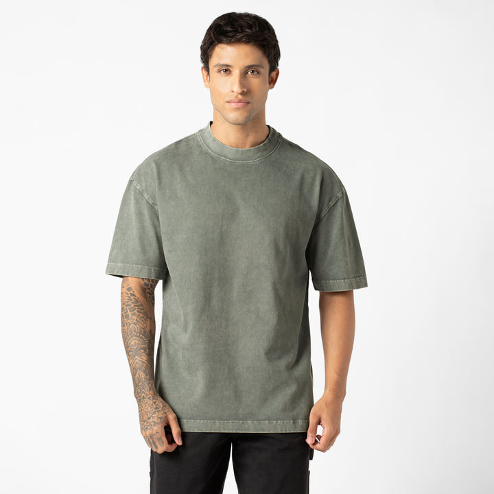 Boxy Tee Graphite front on model