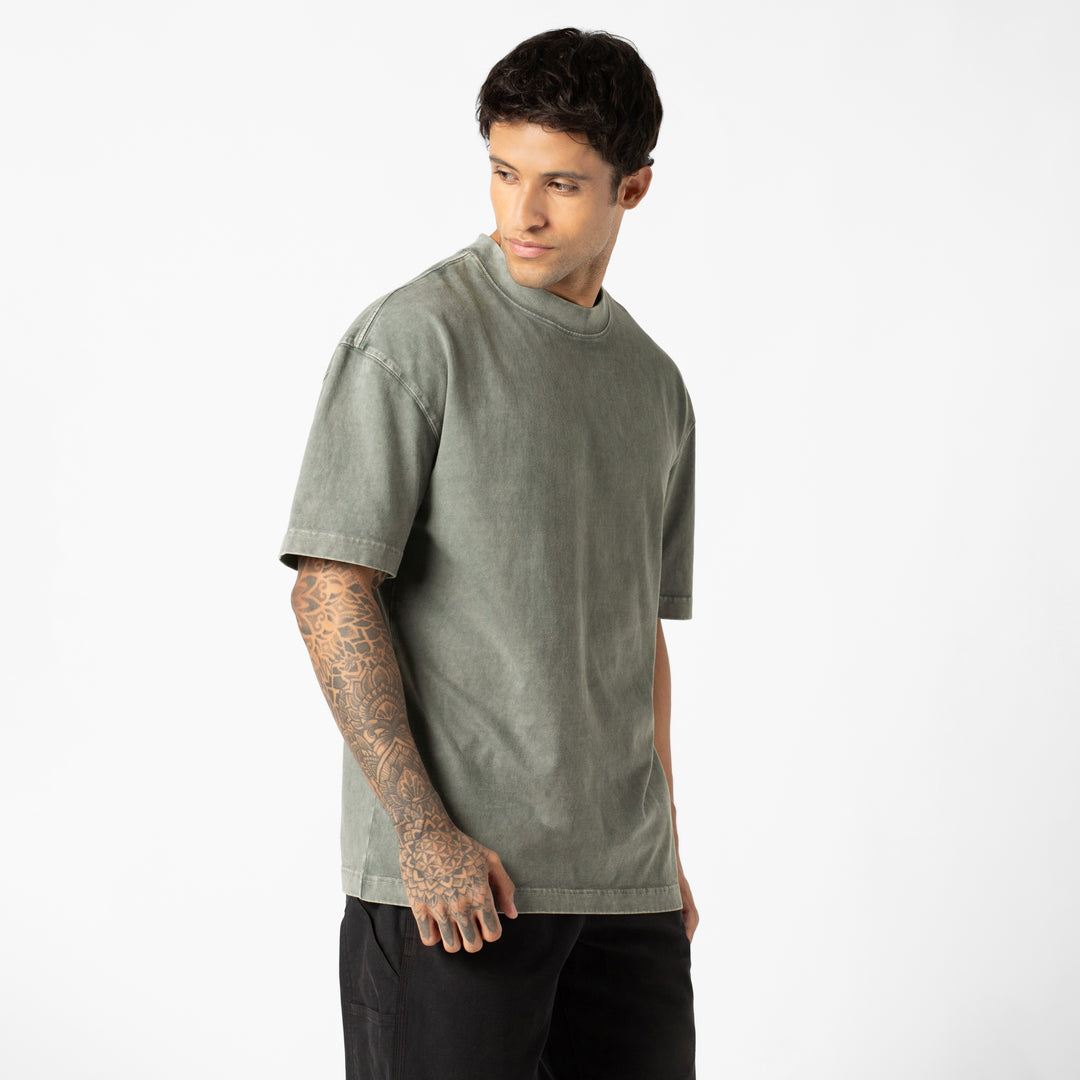 Boxy Tee Graphite side on model