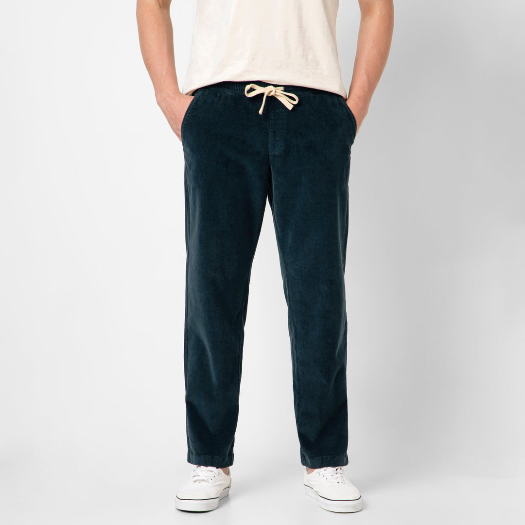 Corduroy easy Pant Navy front on model
