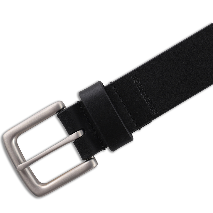 Daily Leather Belt Black close up of prong enclosure