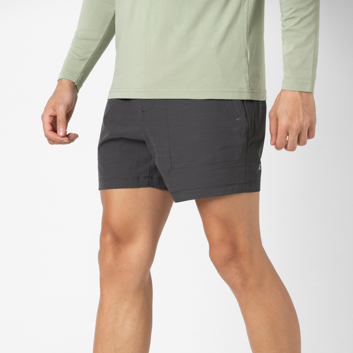 Guide Short Black on model