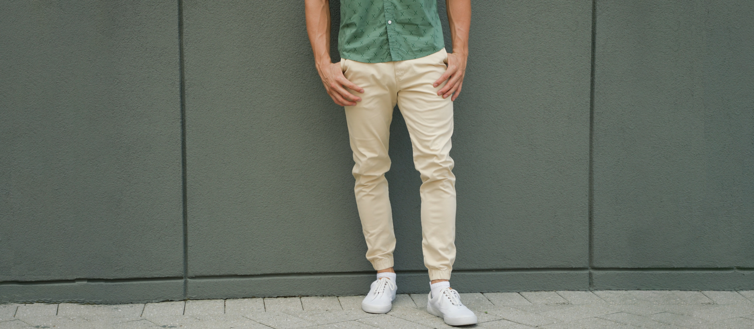 Stretch Jogger Sand Dune on model worn with Short Sleeve Marina Shirt Crossing