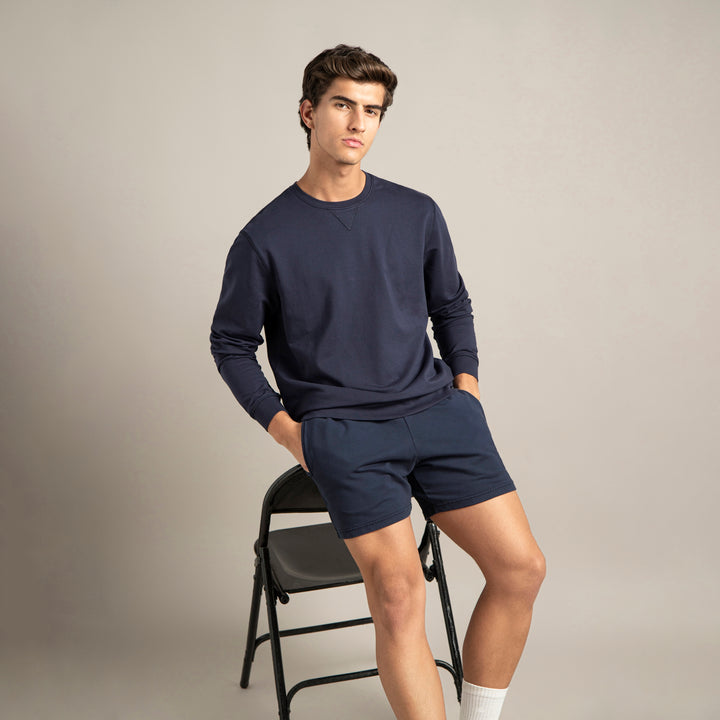 Lounge Short 5 Navy full body on model