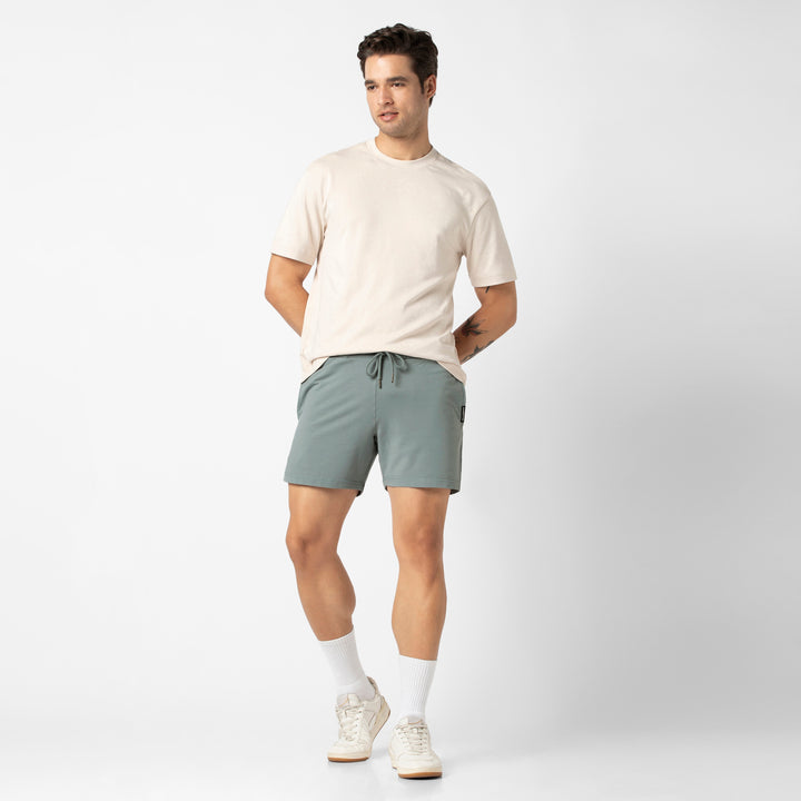 Lounge Short 5 Shark Grey full body on model
