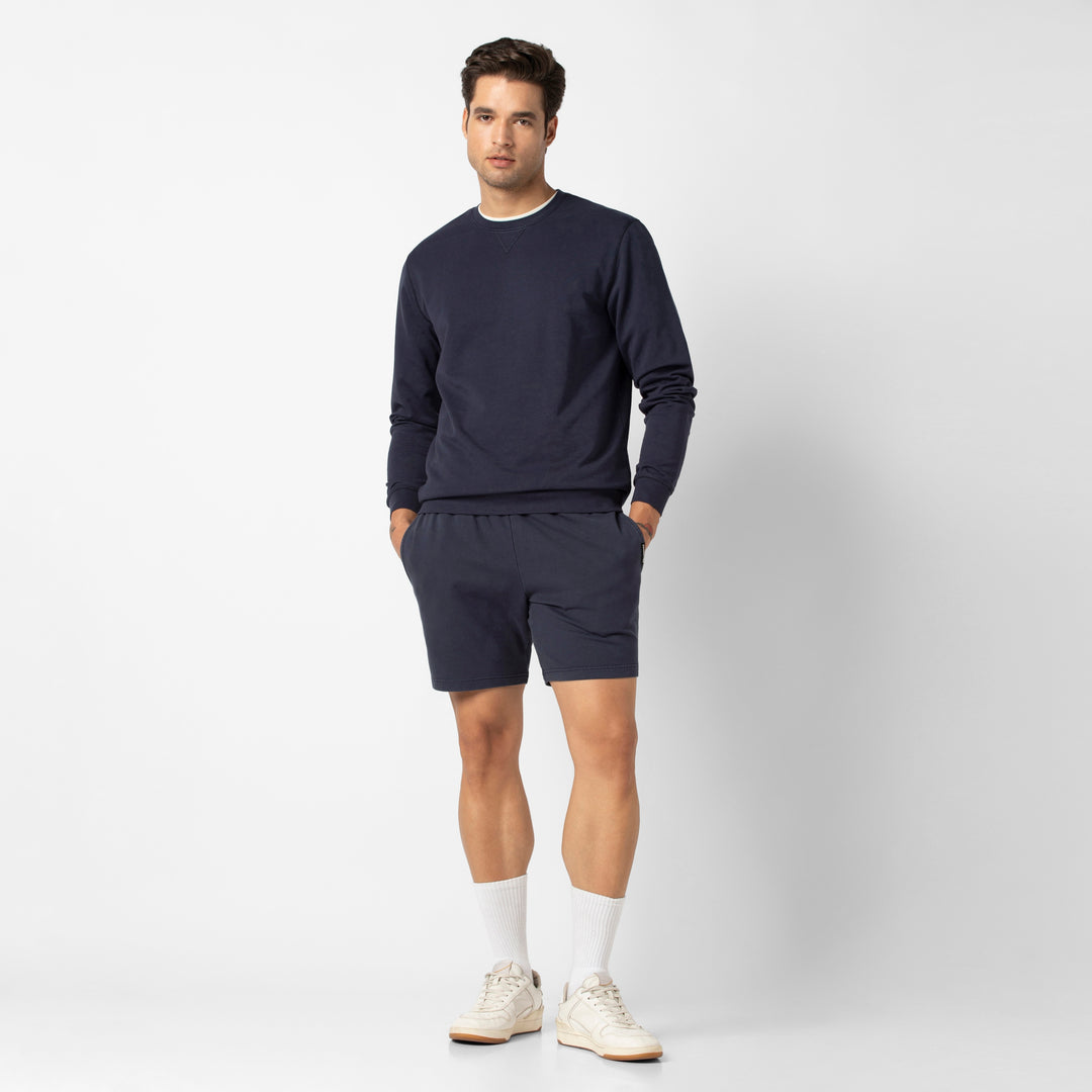 Lounge Short 7 Navy full body on model