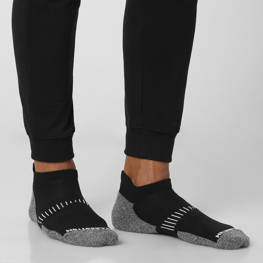 Performance Ankle Sock Black on model