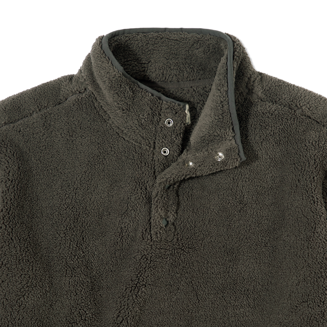 Quarter Snap Sherpa Pullover Shadow collar close up flat