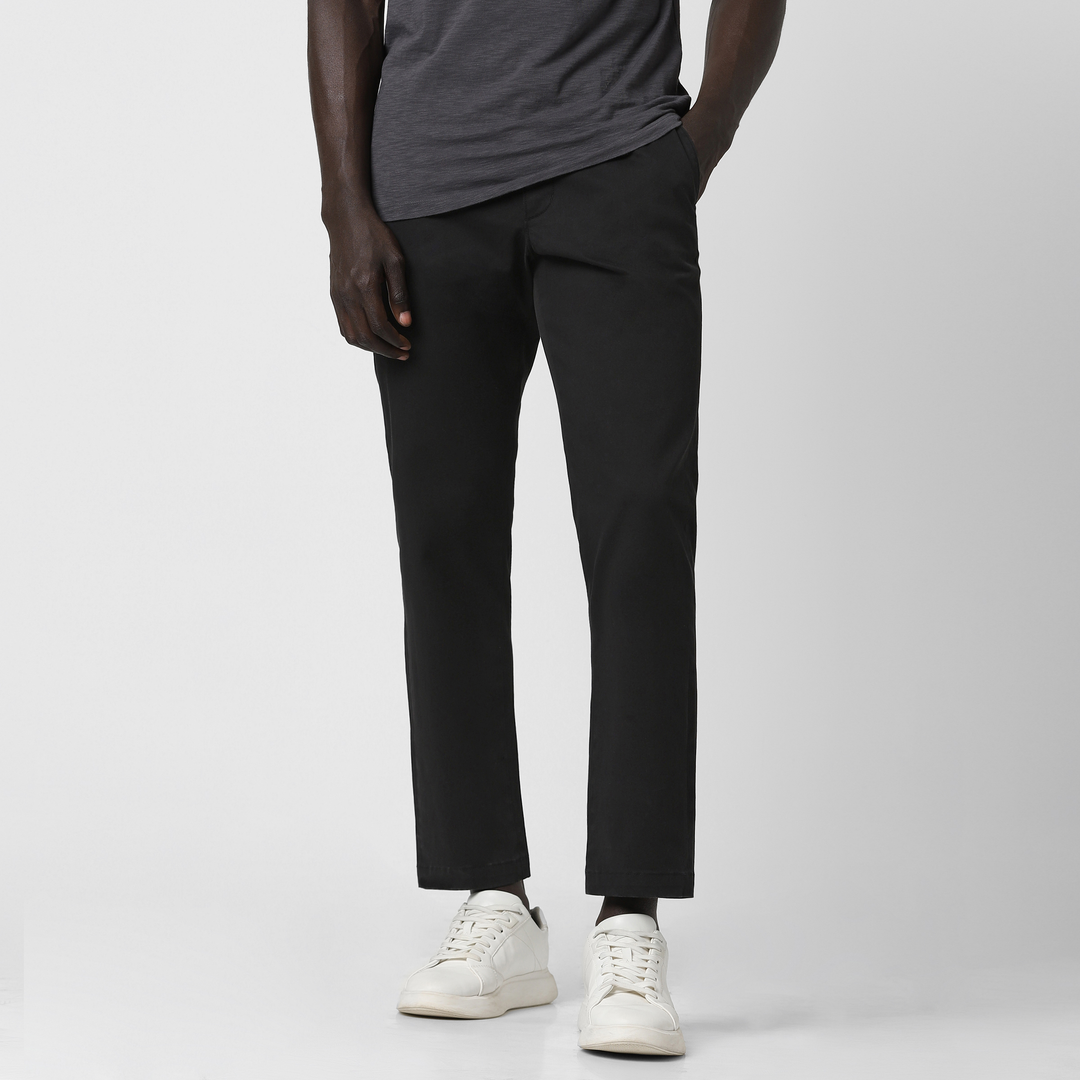 Relaxed Stretch Chino Pant Black on model