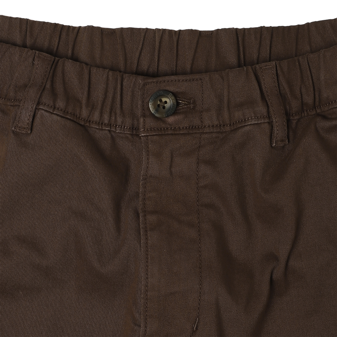 Relaxed Stretch Chino Pant Cocoa close up elastic waistband