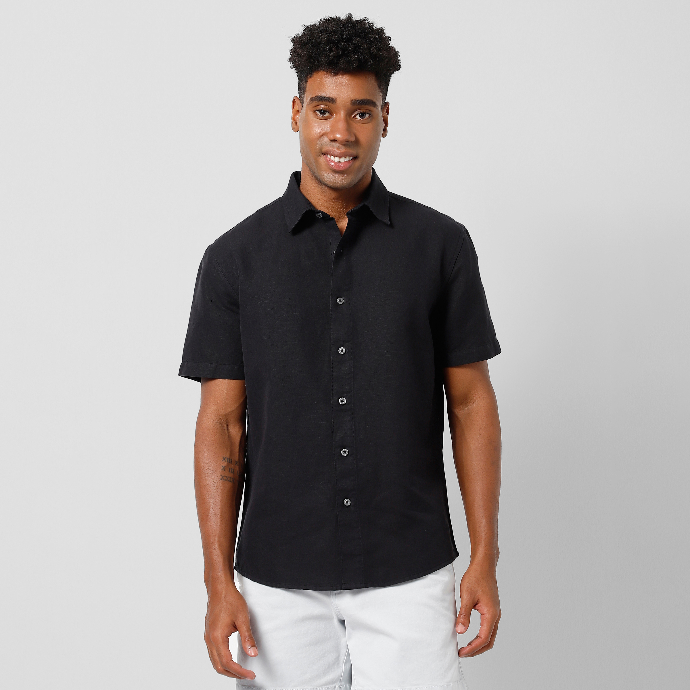 Retreat Linen Shirt Black front on model