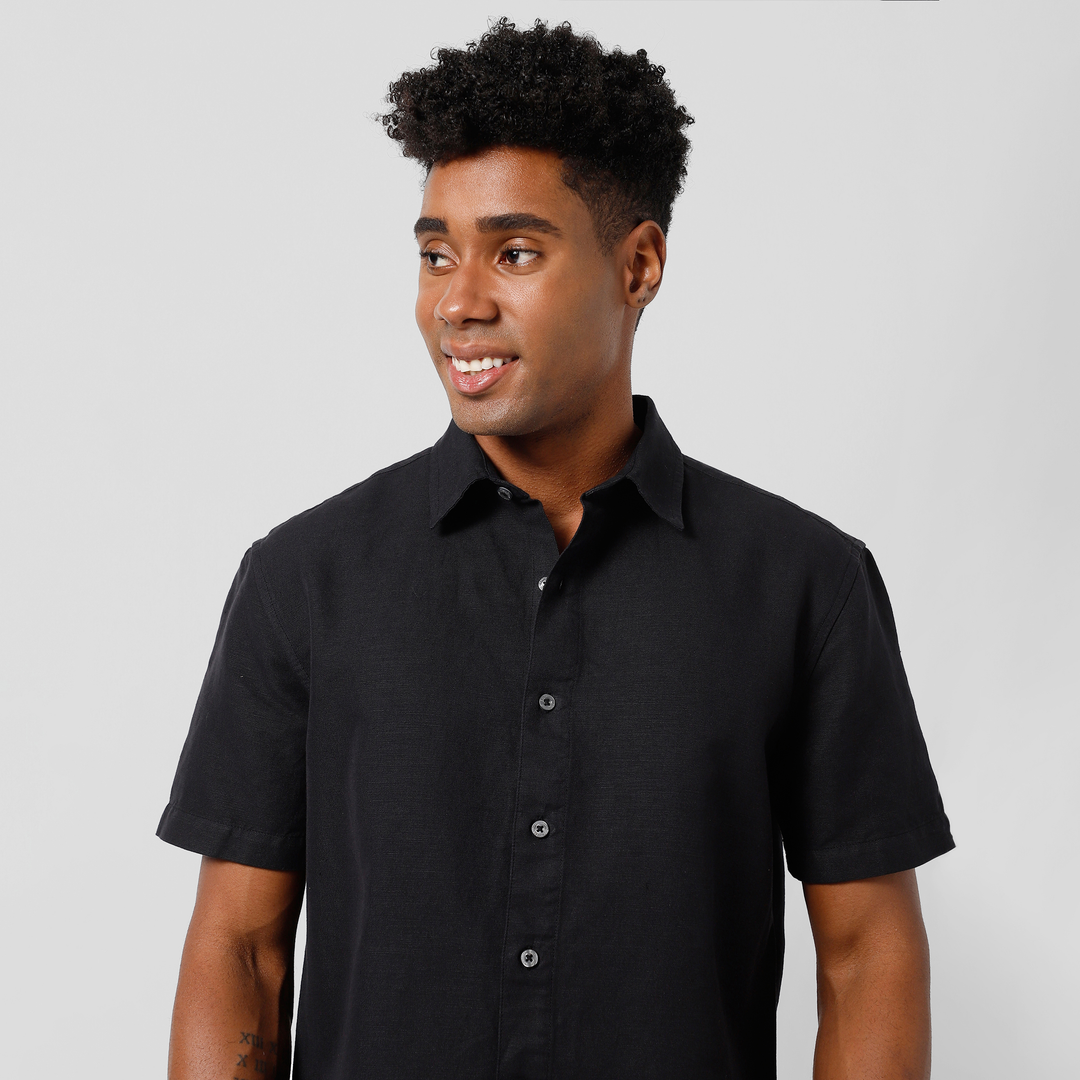 Retreat Linen Shirt Black on model close up