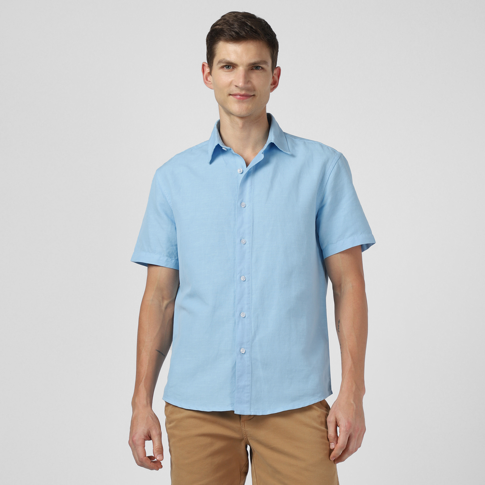 Retreat Linen Shirt Cool Blue front on model