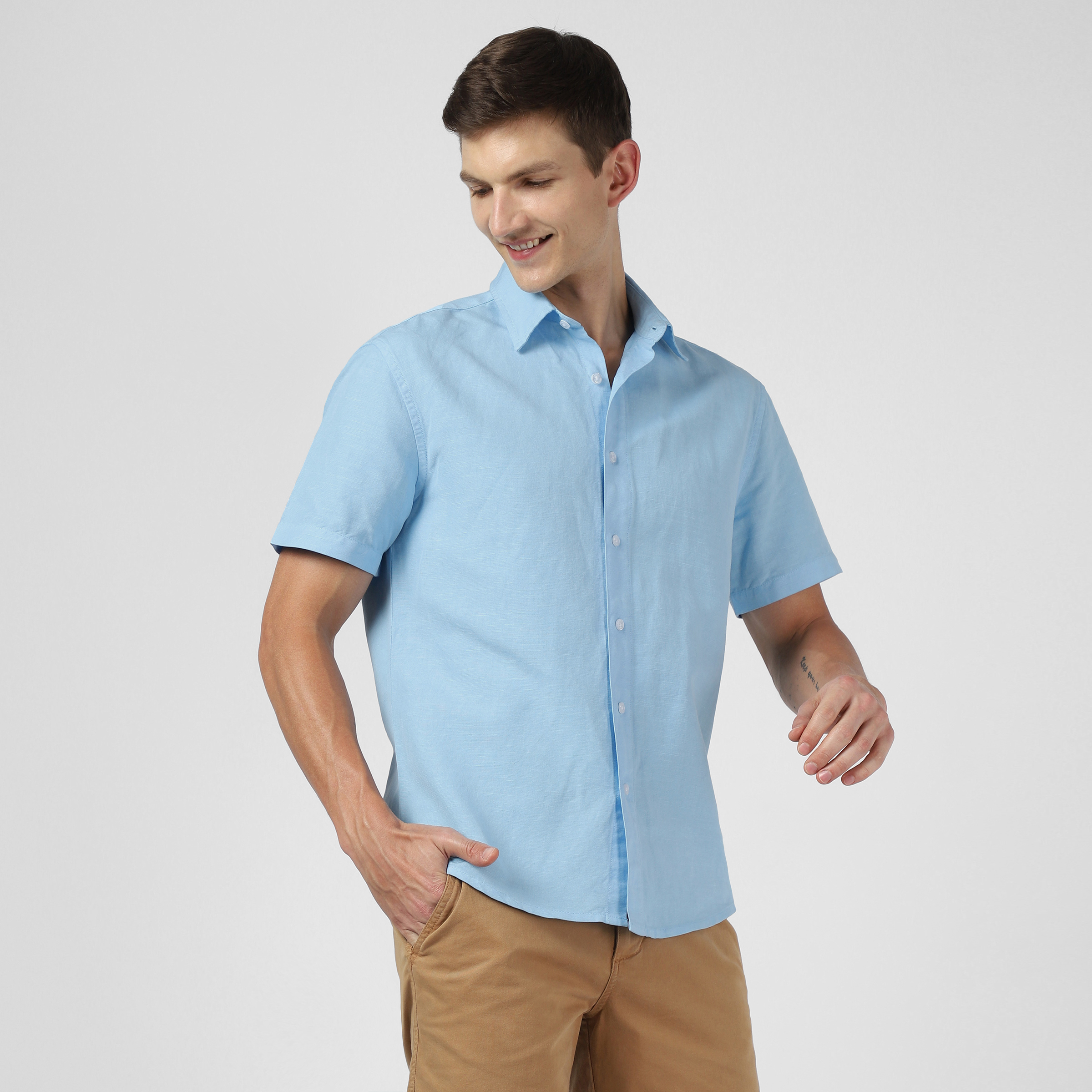 Retreat Linen Shirt Cool Blue side on model