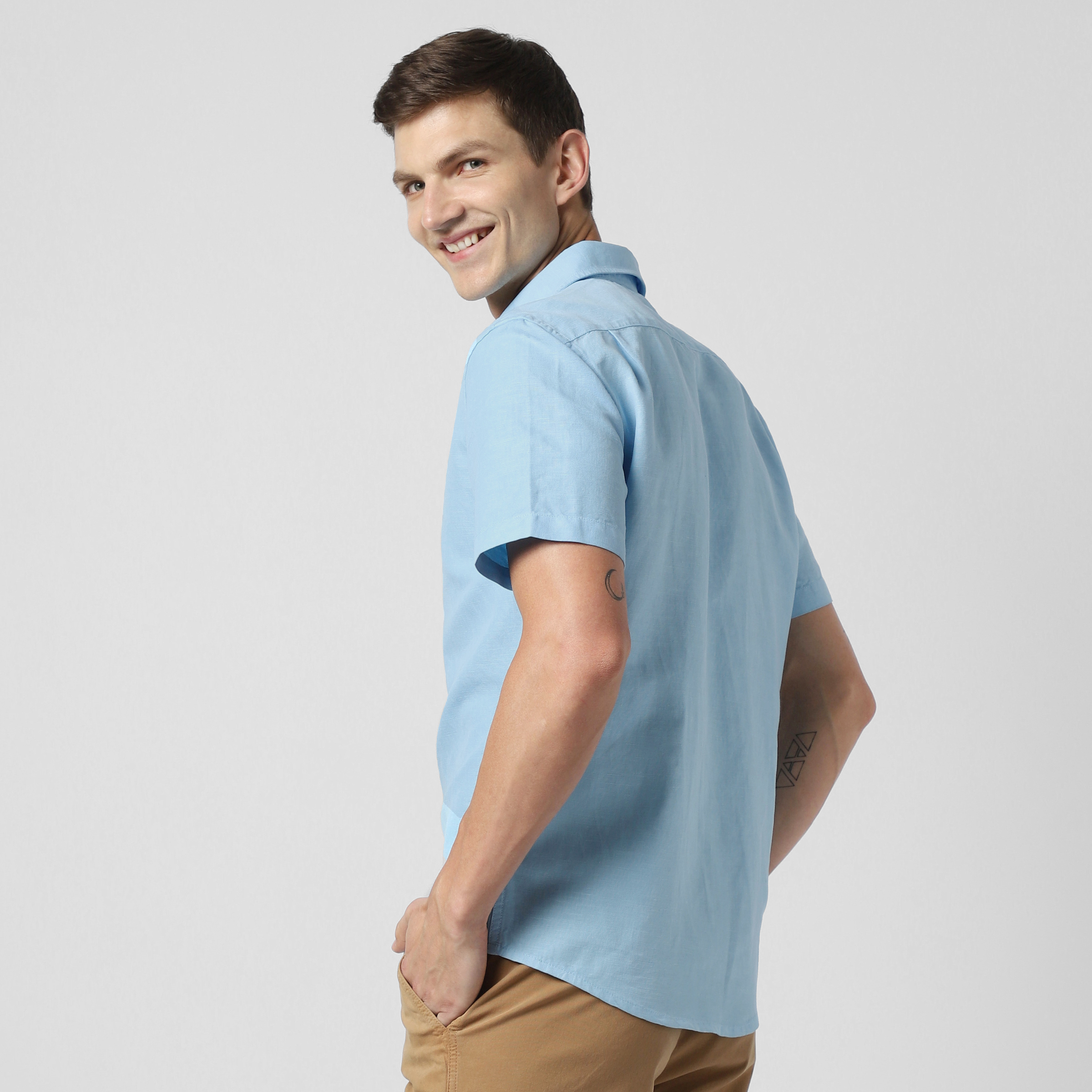 Retreat Linen Shirt Cool Blue back on model