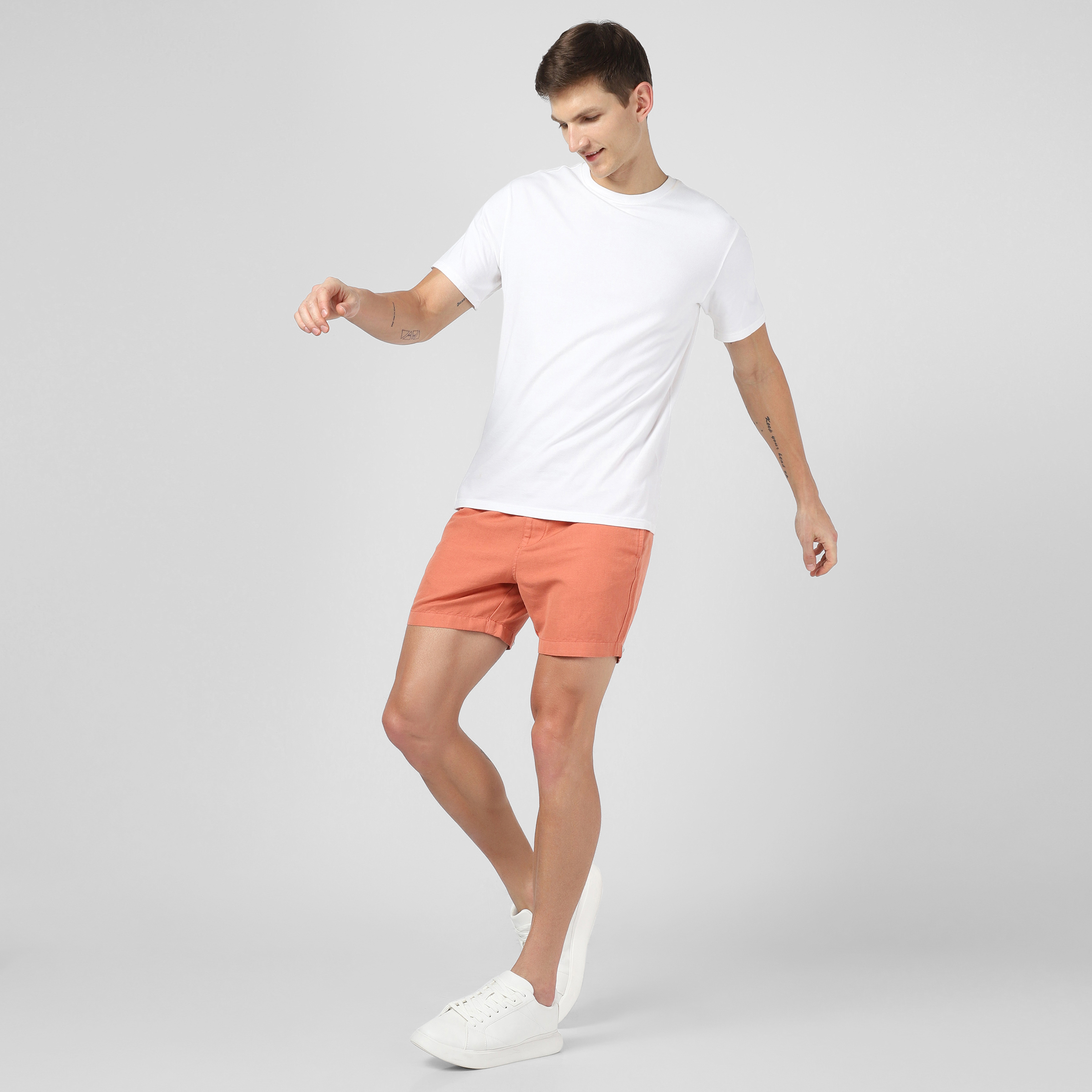 Retreat Linen Short Clay on model worn with Natural Dye Tee White
