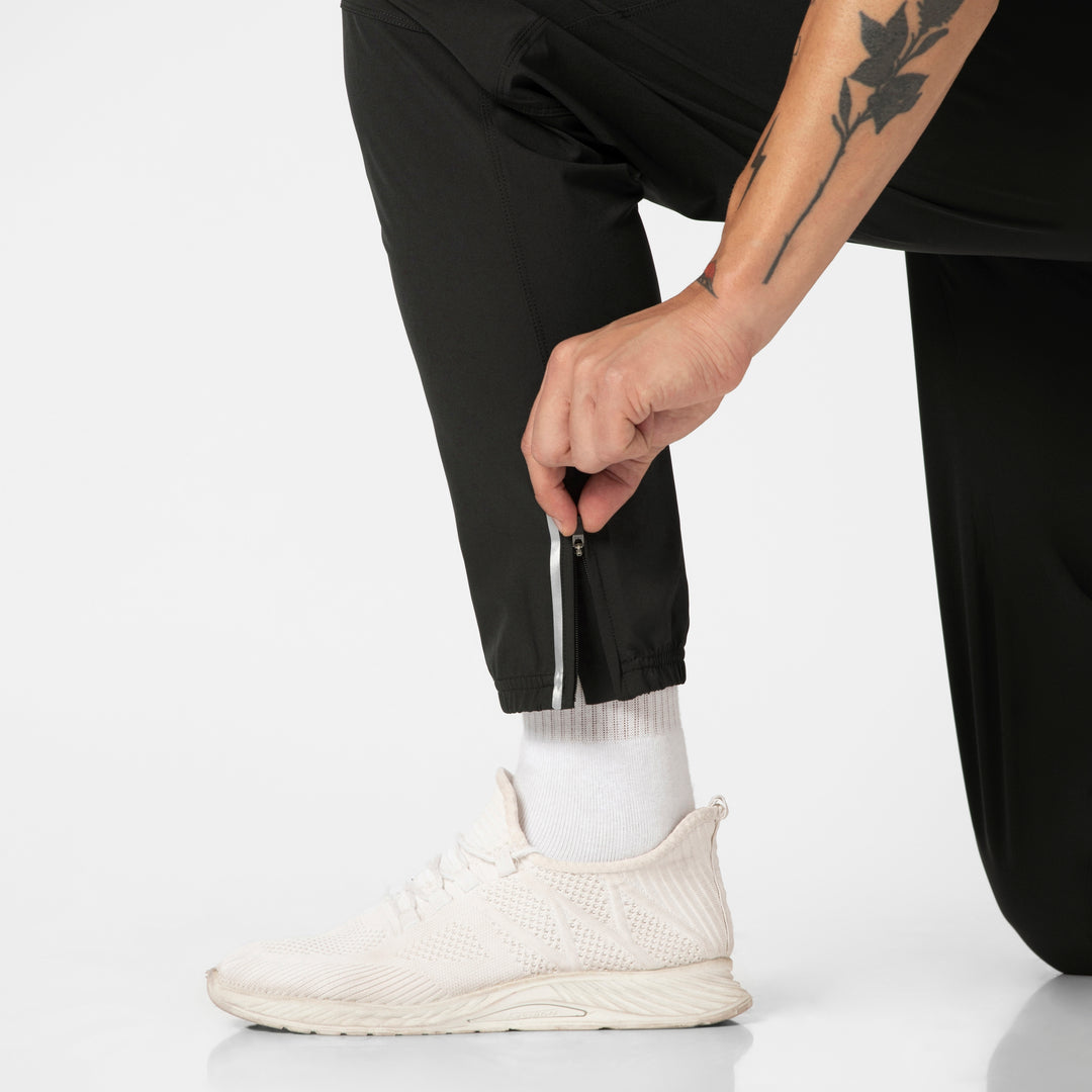 Run Jogger Black close up of bottom leg hem with zipper and reflective strip