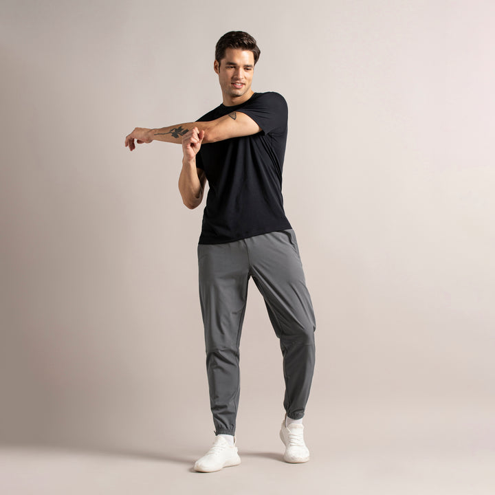 Run Jogger Coal full body on model