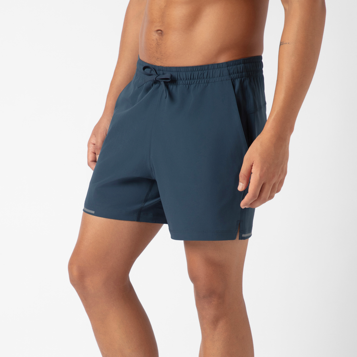 Run Short v2 5.5" in Navy side on model