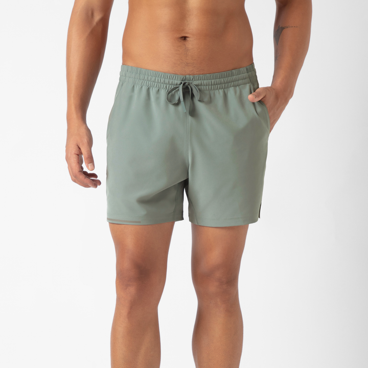 Run Short v2 5.5" in Shark Grey front on model