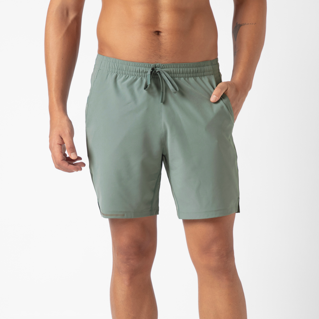 Run Short v2 7" in Shark Grey front on model
