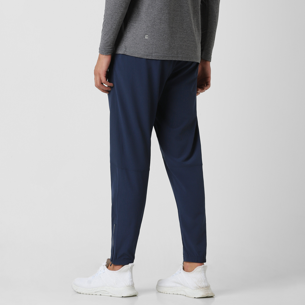 Run Jogger Navy back on model