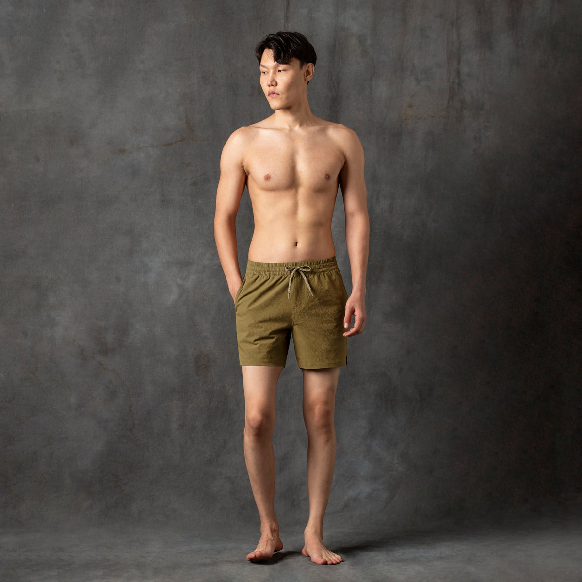 Seersucker Trunk — Bark / 5.5" / XL — OUTFIT