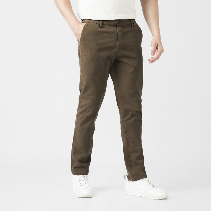 Stretch Chino Pant Desert side on model