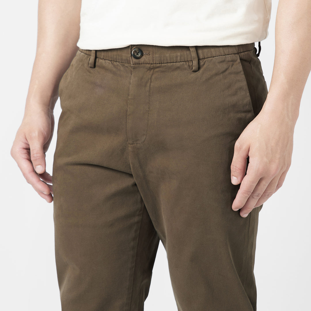 Stretch Chino Pant Desert close up front left pocket