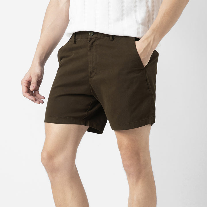 Stretch Chino Short 5.5" in Cocoa side on model