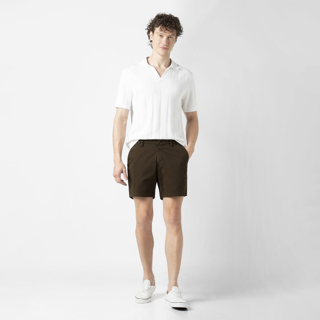 Stretch Chino Short 5.5" in Cocoa full body on model