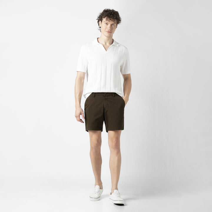 Stretch Chino Short 5.5" in Cocoa full body on model