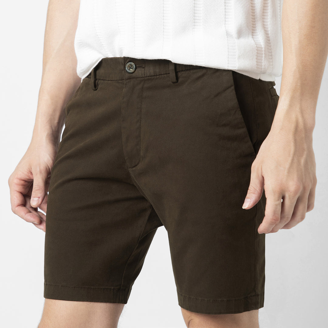 Stretch Chino Short 7" in Cocoa close up front on model
