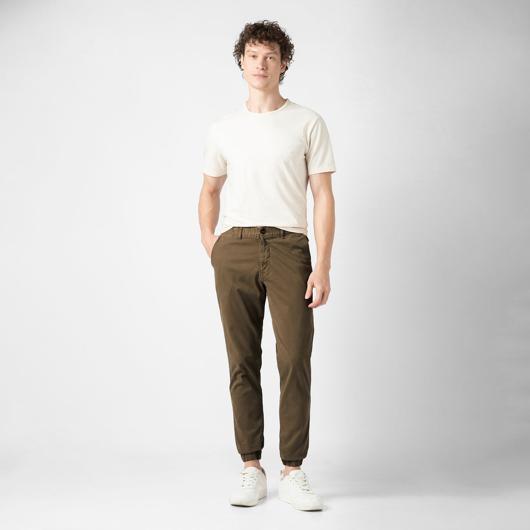 Stretch Jogger Desert full body on model