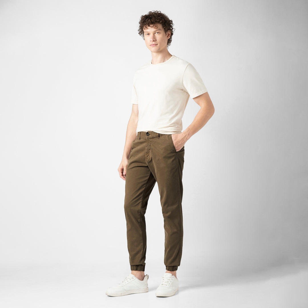 Stretch Jogger Desert full body side on model