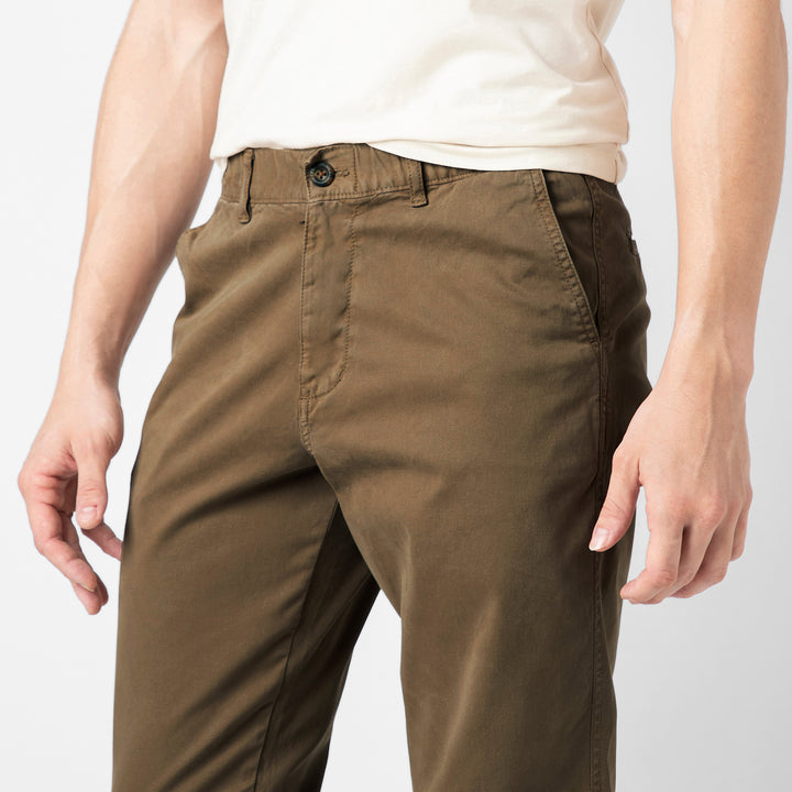 Stretch Jogger Desert close up front on model
