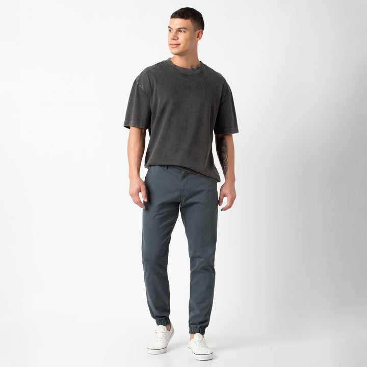 Stretch Jogger Flint full body on model