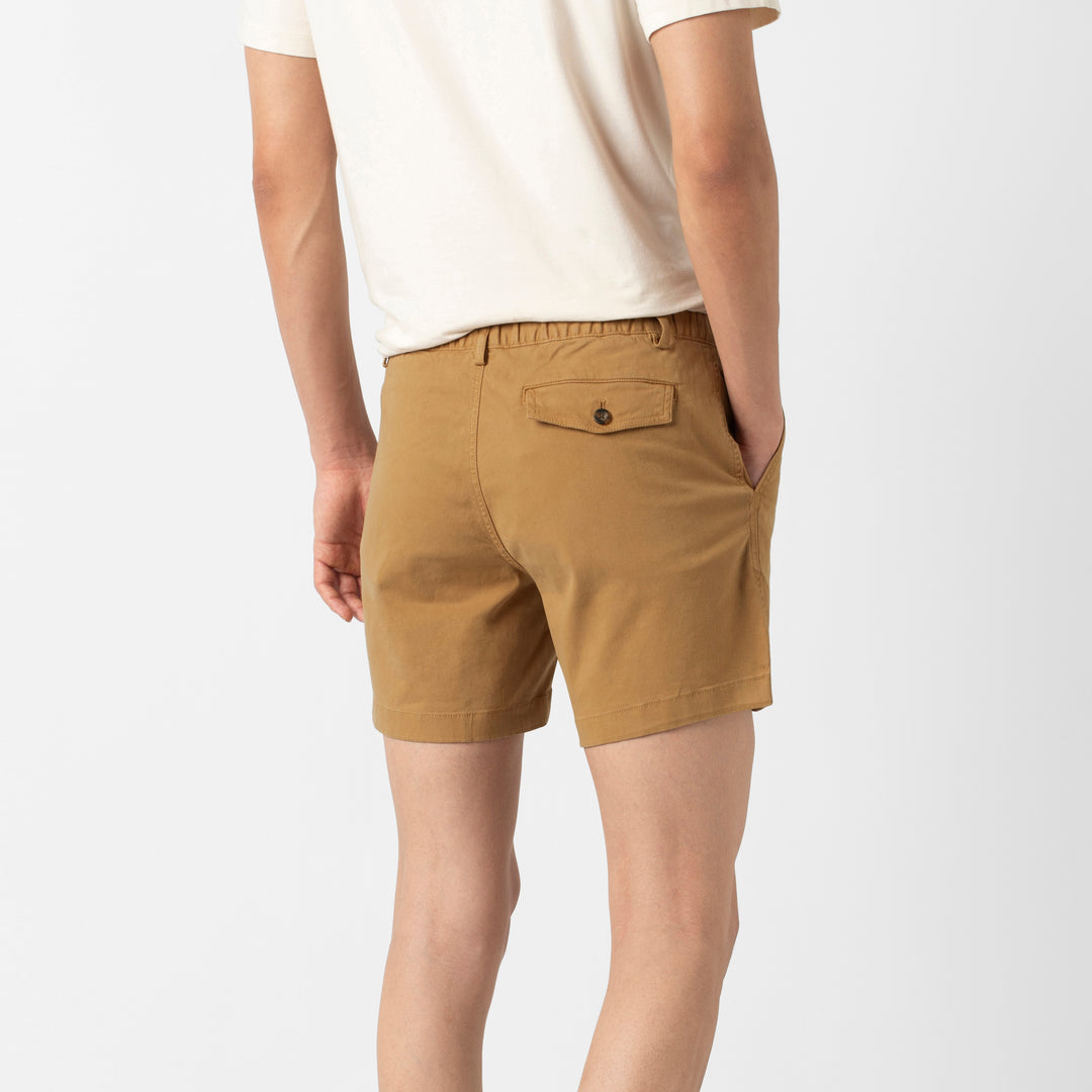 Stretch Short 5 Camel back on model