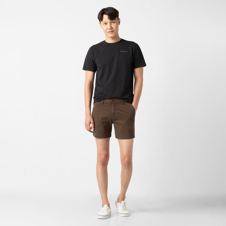 Stretch Short 5 Cocoa full body on model