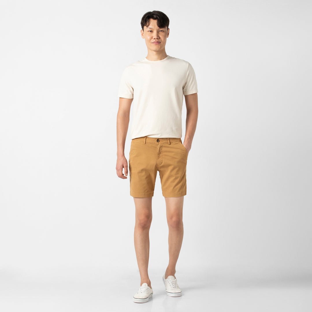 Stretch Short 7 Camel full body on model