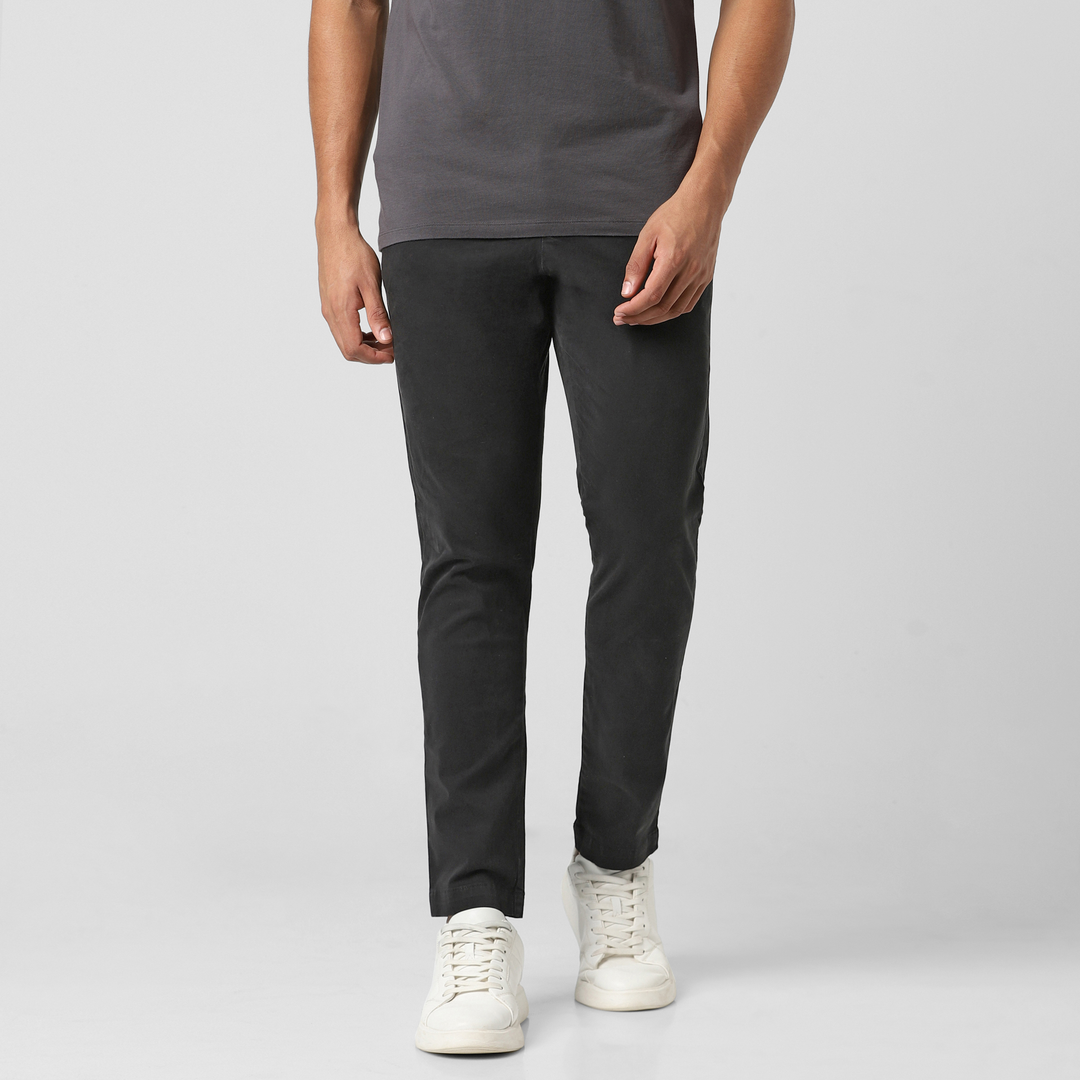 Stretch Chino Pant Black on model