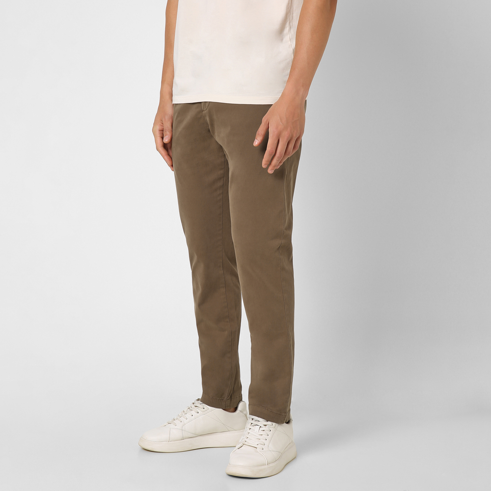 Stretch Chino Pant Desert side on model