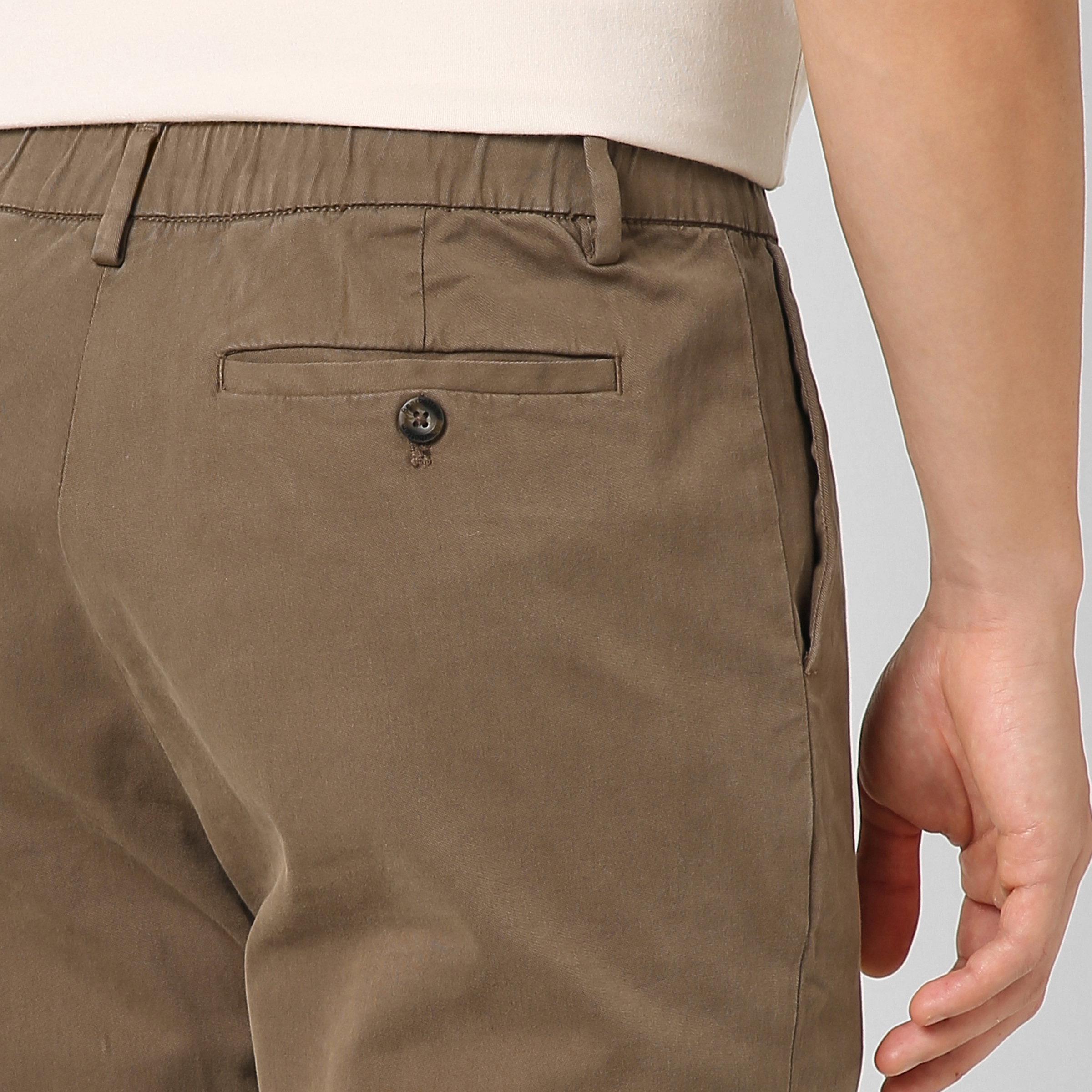 Stretch Chino Pant Desert close up back right pocket