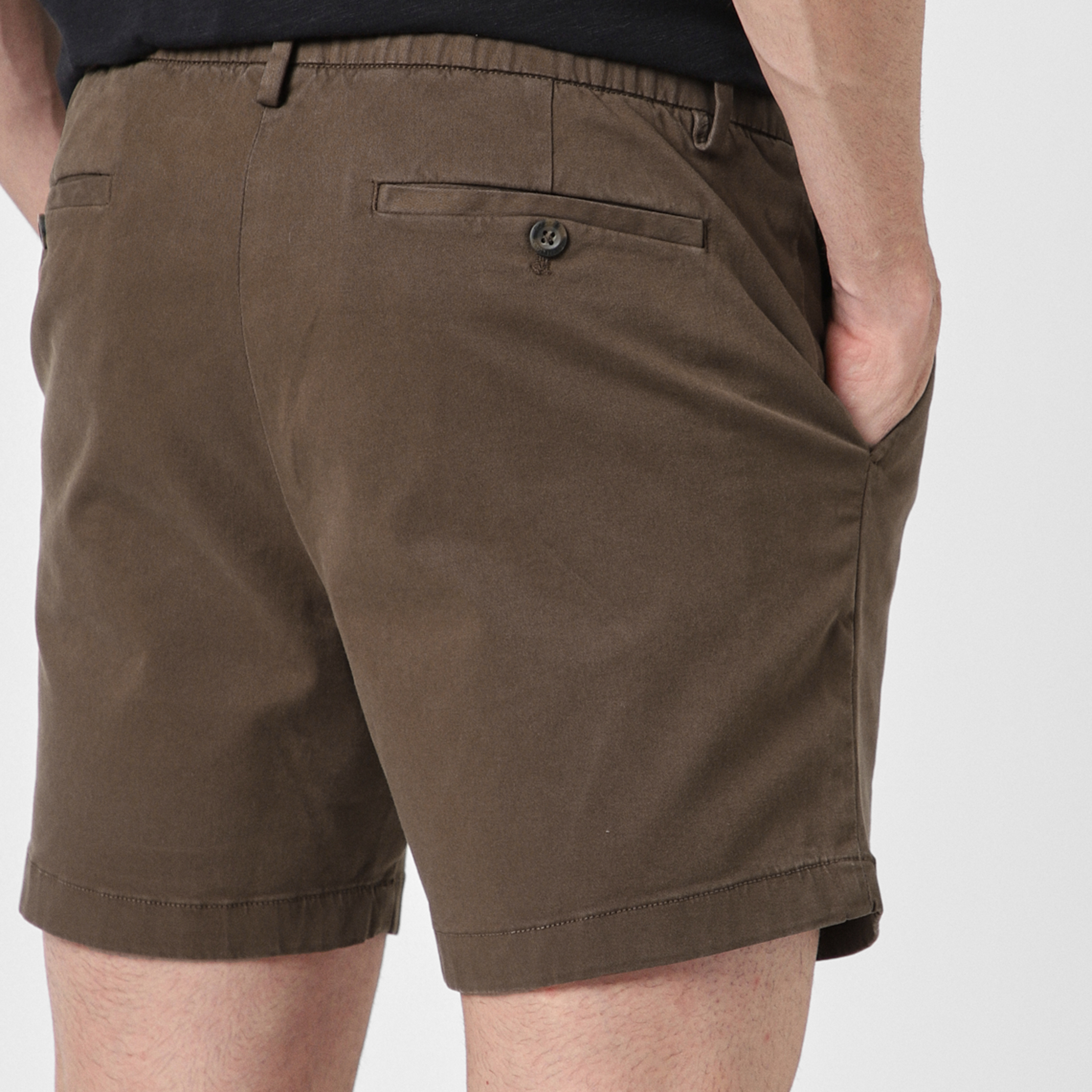 Stretch Chino Short 5.5" in Cocoa close up back on model