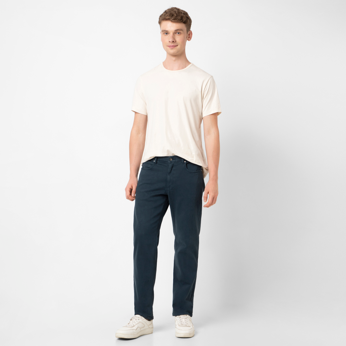Stretch Travel Jean Navy full body on model